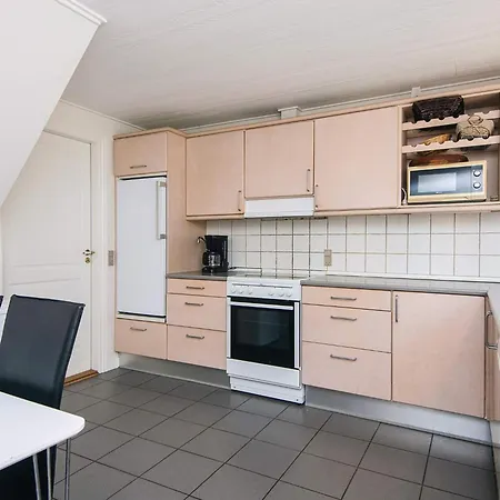 6 Person In Hojer-by Traum Højer